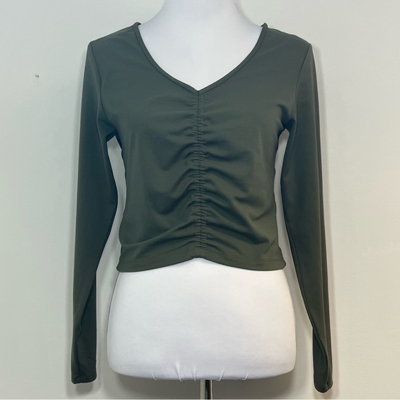 •new• ALL IN MOTION Flex Shirred Top - Picture 2 of 7